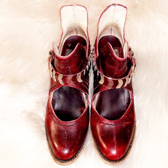 FREEBIRD Blade Burgundy Ankle Bootie - Picture 6 of 9